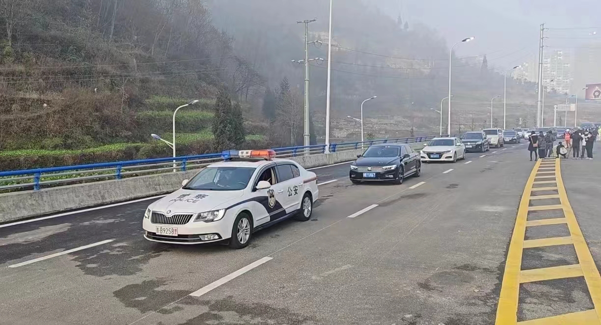 鳳凰東路正式通車(chē)！